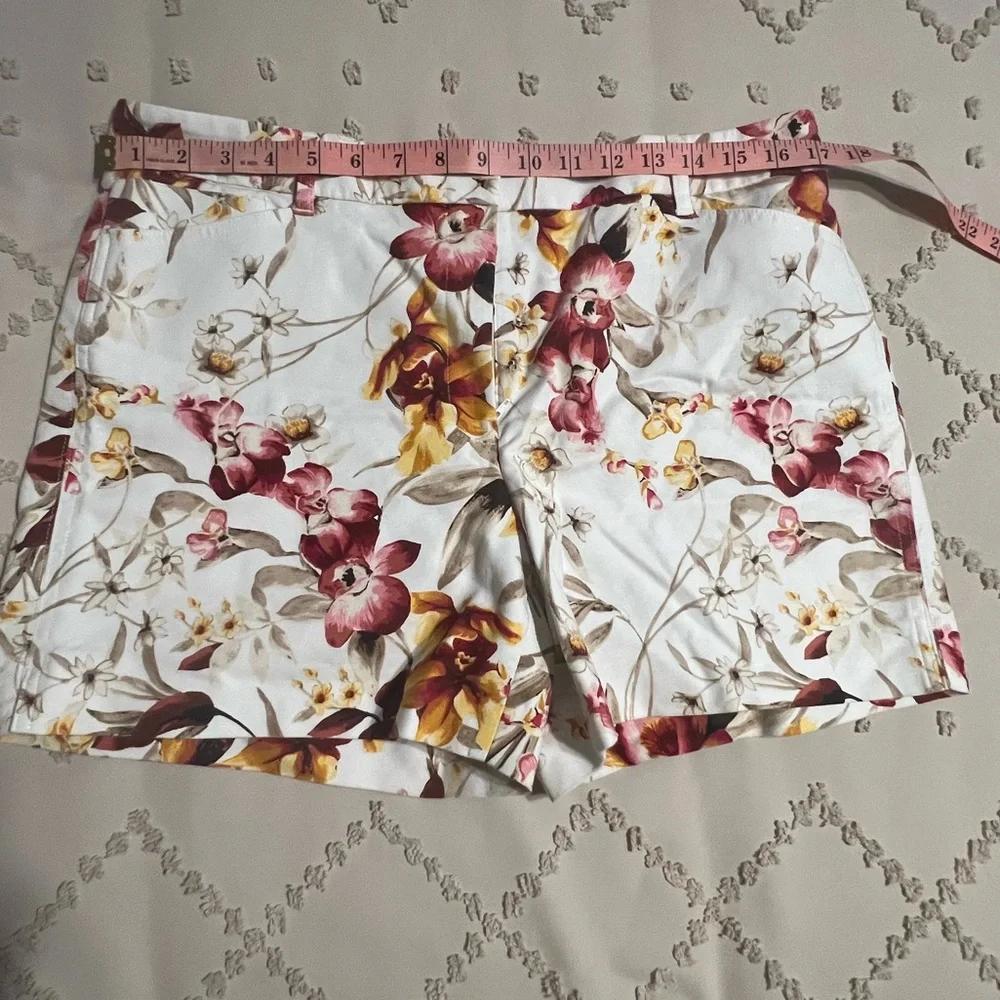 White House Black Market Floral Shorts Womens Size 12 EUC Summer Dress Shorts - Picture 2 of 6